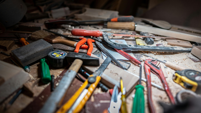 5 Alat Pertukangan yang Wajib Ada di Rumah Biar Nggak Ribet Panggil Tukang